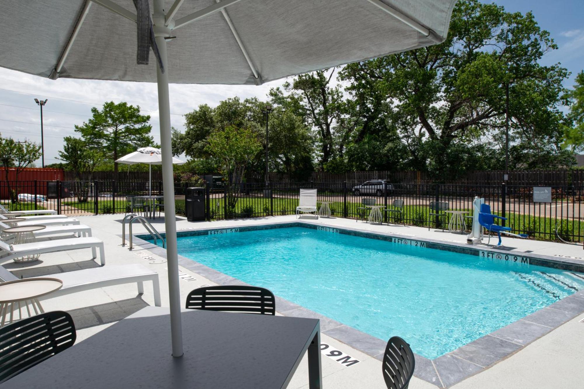 Spark By Hilton Dallas Market Center Bagian luar foto