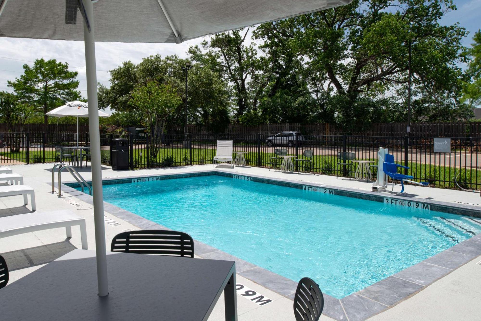 Spark By Hilton Dallas Market Center Bagian luar foto